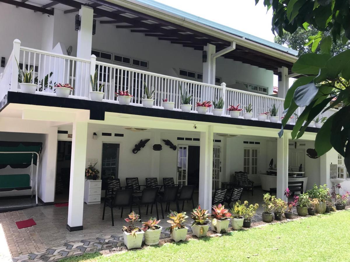 Duvi'S Shelter Bungalow Colombo Esterno foto