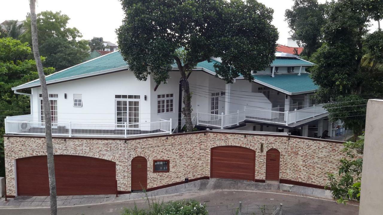 Duvi'S Shelter Bungalow Colombo Esterno foto