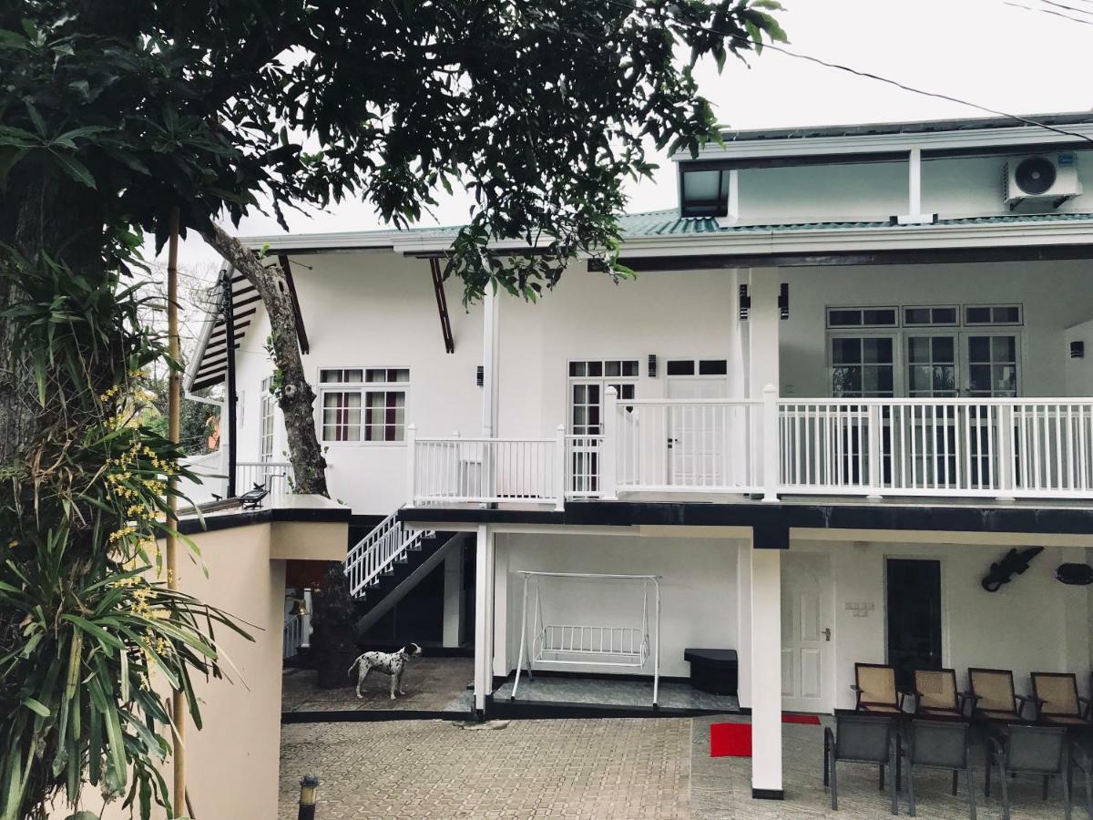 Duvi'S Shelter Bungalow Colombo Esterno foto