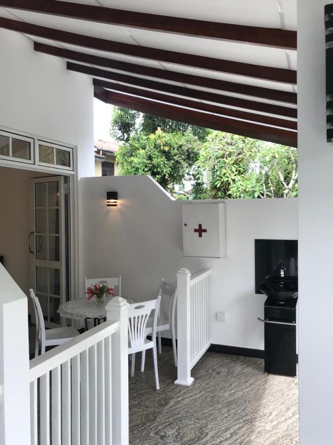 Duvi'S Shelter Bungalow Colombo Esterno foto