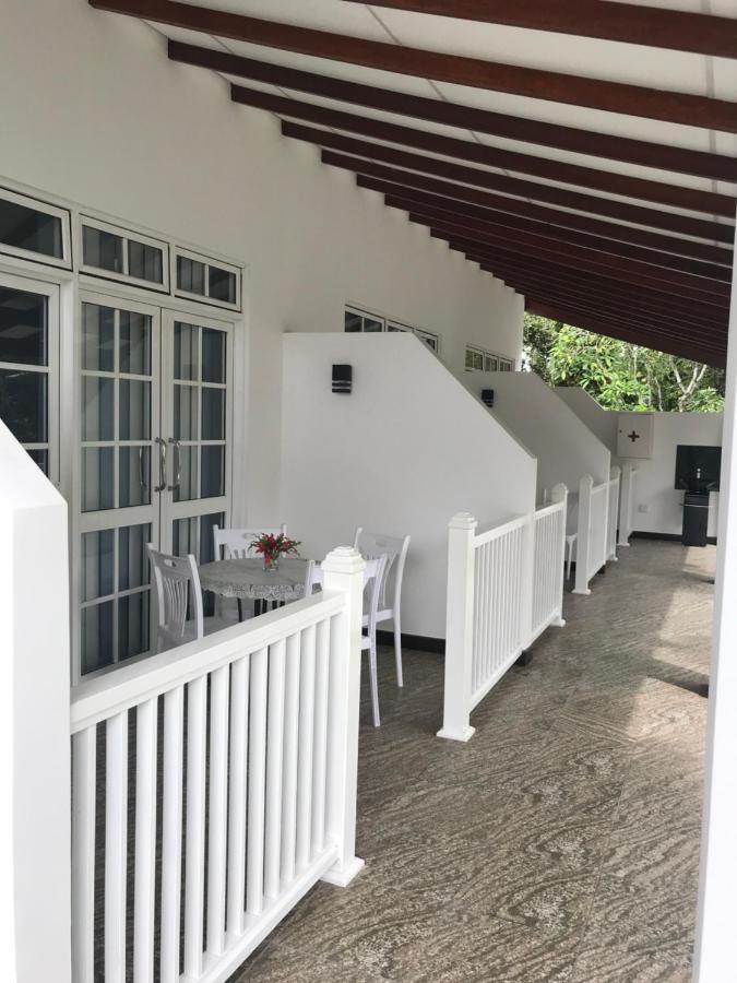 Duvi'S Shelter Bungalow Colombo Esterno foto