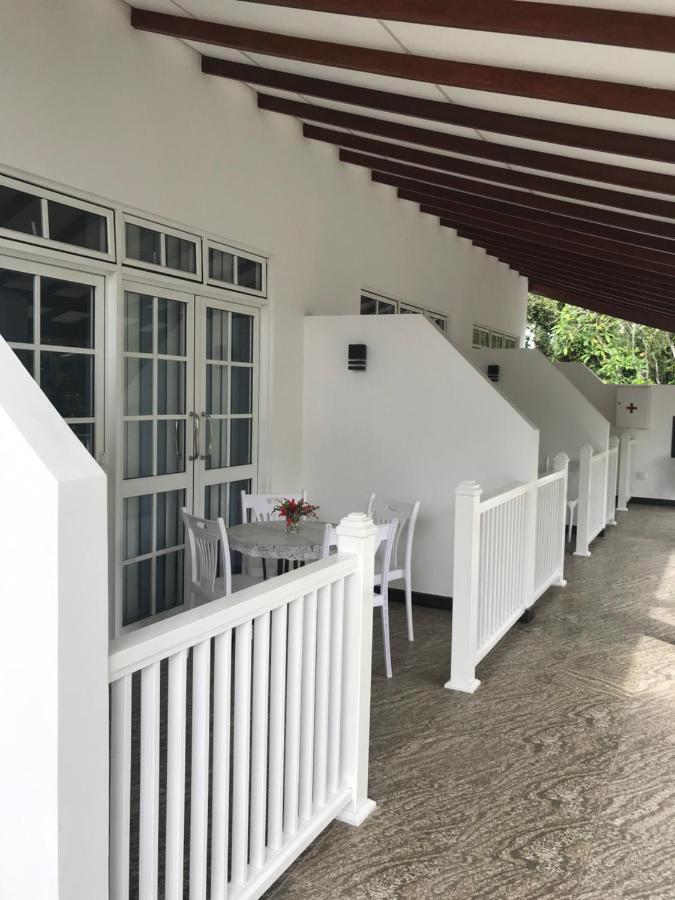 Duvi'S Shelter Bungalow Colombo Esterno foto